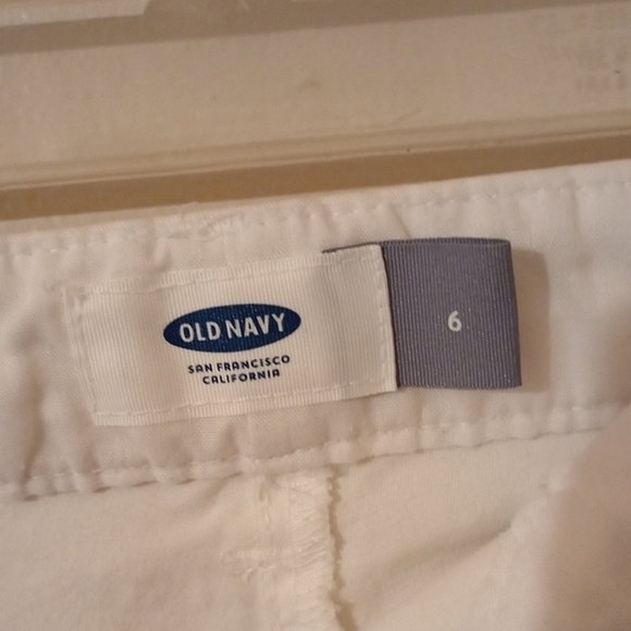 Old Navy White Bermuda Shorts Relaxed Fit Casual - Picture 3 of 4